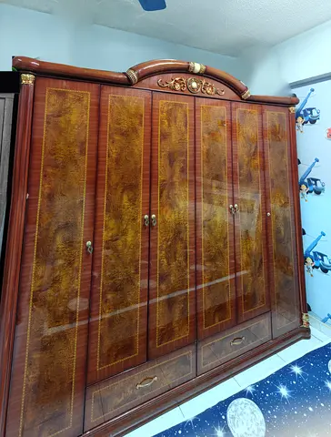 Luxurious specious 6 door wardrobe