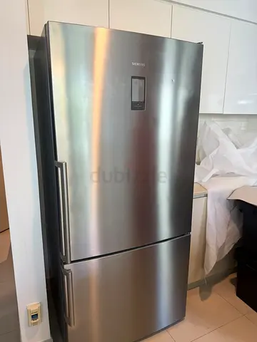 Siemens Stainless Steel Bottom-Freezer Refrigerator - Good Condition