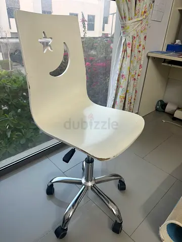 Revolving study chair