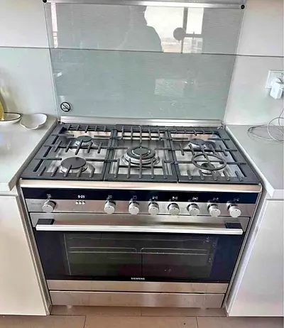 Siemens brand new model full gas cooker 90cm same like new condition for sale