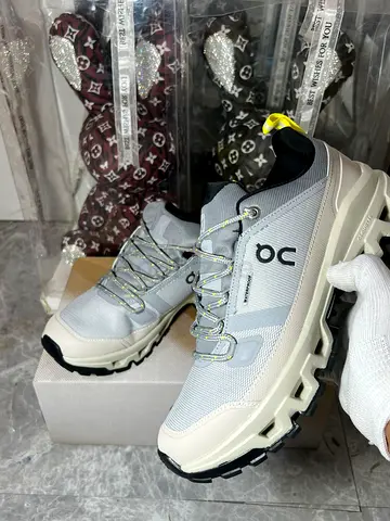ON Cloudrock Low WP ‘Gray/Beige’ shoes unisex