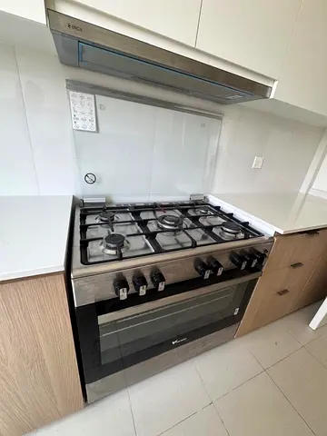 Veneto Stainless Steel Gas Oven & 5-Burner Hob with Chimney — Good Condition