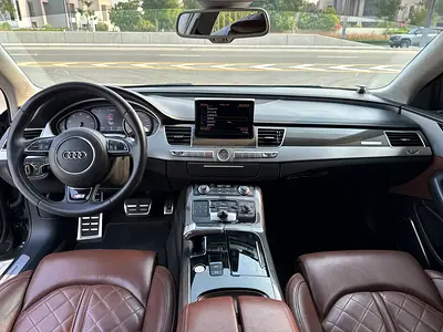 2013 AUDI S8 照片 2