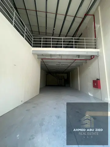 مستودع مساحه 4400 قدم مع ميزانين وكهرباء 25 كيلو واط للايجار