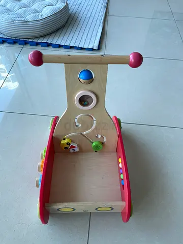 Baby walker ( Hape)
