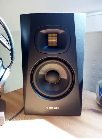ADAM AUDIO T5V