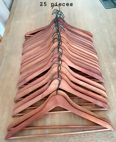 Set of 25 high-quality Wooden Clothes Hangers - Good Condition