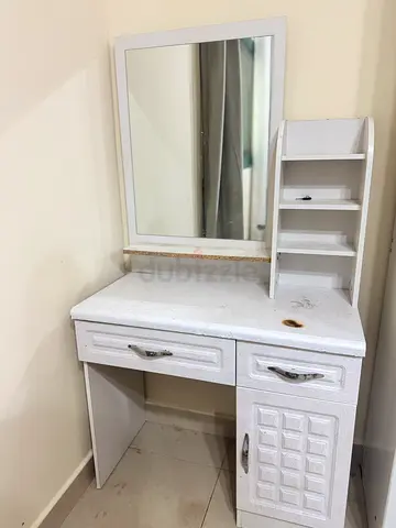 Dressing table