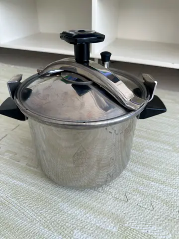 SEB 9L Pressure Cooker – Made in France – Barely Used