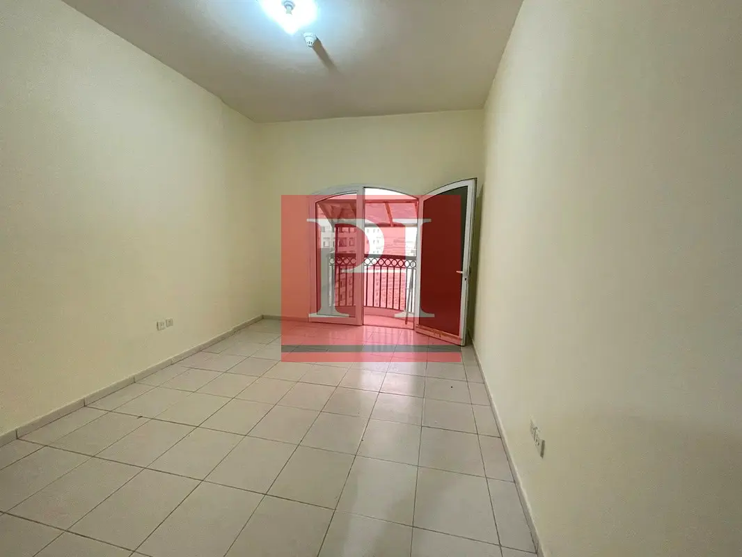 Bright 1BR Apartment | Balcony | Road View