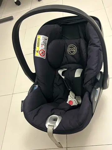 Cybex cloud Z Infant rear-facing car seat / carrier in good used condition