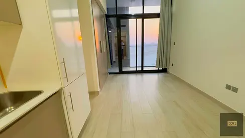 POOL AND BURJ KHALIFA VIEW | VACANT