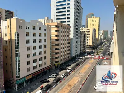 3 غرف وصالة في المجاز 2 مع 2 بالكونة و3 حمامات موقع مميز قريب من جميع الخدمات والمرافق وسهل الوصول إلى مخرج دبي تصميم عملي ومساحة مناسبة للعائلات