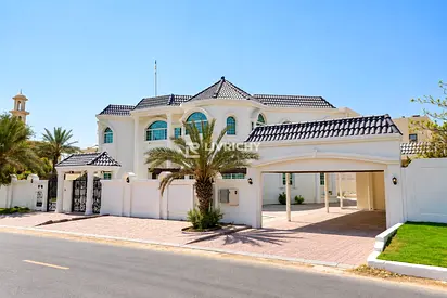 LUXURY 5 BHK VILLA | HUGE PLOT | PRIVATE POOL