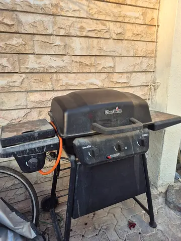 CharBroil Charcoal/Gas BBQ Grill on Wheels -Working Condition for sale