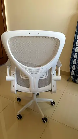 White ergonomic mesh office chair — good condition