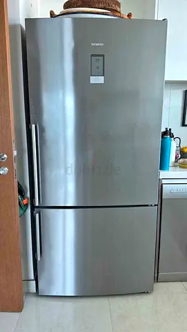 Siemens IQ700 Bottom Freezer Fridge Excellent Condition 85Cm width Size Latest model