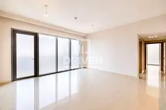 Panoramic Burj Khalifa and Sea View | Spacious Apt