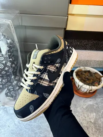 Nike x Travis Scott SB Dunk Low shoes unisex