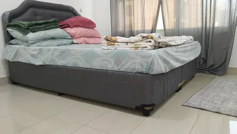 Queen size cot with headboard - good condition 150 x 190