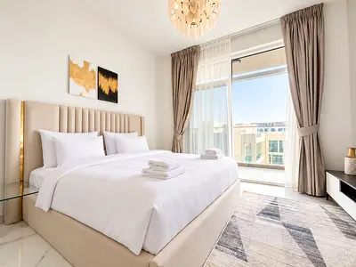 Studio with Balcony l All Bills Inc l Free Wifi - Parking - Cleaning l No Commission