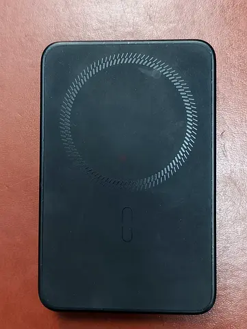 ESR HaloLock 6000mAh Magnetic Wireless Power Bank - iPhone MagSafe - Working