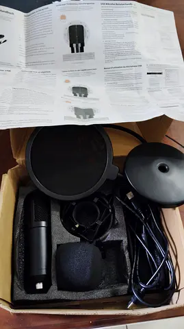 USB Condenser Microphone Kit with Stand, Pop Filter and Shock Mount - Used