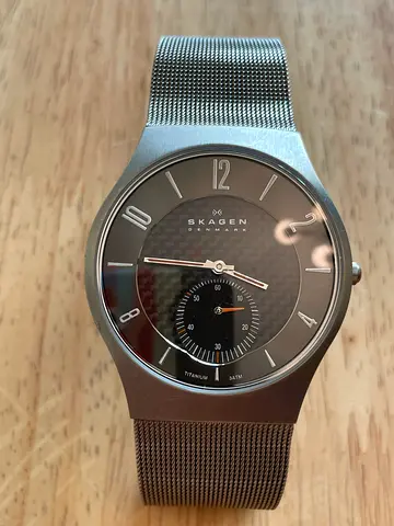Skagen Men's Mesh Strap Watch - Black Dial, Good Condition
