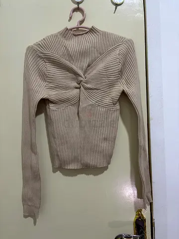 Beige ribbed long-sleeve cropped top with twist front