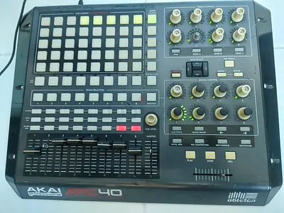 AKAI PROFESSIONAL APC40 – ABLETON LIVE CONTROLLER.