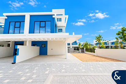 3,294 Plot | On Park | Best Location