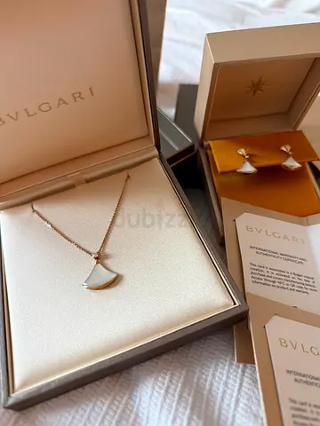 Bvlgari Diva Set: Pendant Necklace and Earrings in Yellow Gold (With Box). Like new! Original