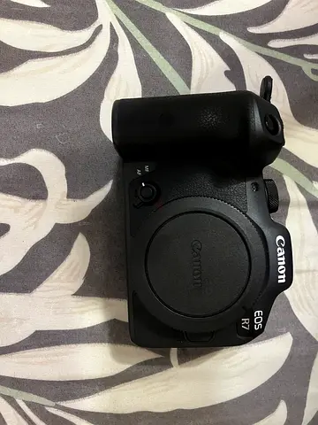 Canon EOSR7 with RF18-150mm under warranty for sale
