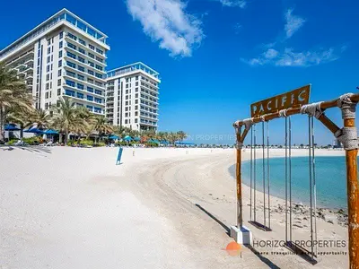 Fully Furnished & Upgraded| High floor | Bech Front
