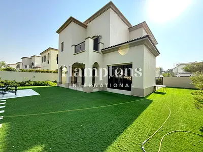 Vacant I Single Row I Oversized Plot I Private Loc