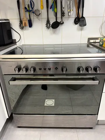 stainless steel freestanding gas cooker with oven with 5 burners
