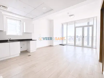 High Floor | Well Maintained | Ready to Move in | Huge Balcony