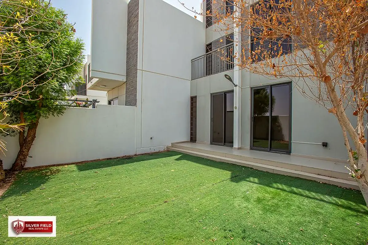 Bright and Spacious| 5 Bed Room + Maid | Ready to move
