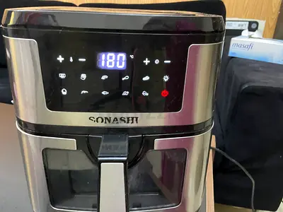 Sonashi Air Fryer 9.5 Liter- Excellent Condition – 6 Months Use