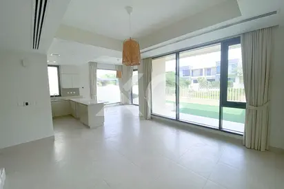 Unfurnished | Single Row | Vacant Now