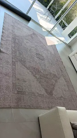 Amazing Carpet 300×390 
Was Dhs 2500
Now 850 
Please what'sup +971581980676 Arabian ranches Dubai