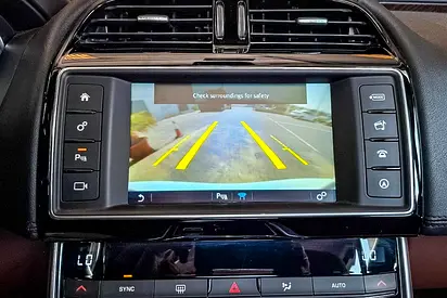 2016 Jaguar XE — миниатюра 13