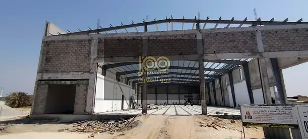مستودع تجاري 18,000 قدم على شارع الملك فيصل | 300 KW | موقع استراتيجي