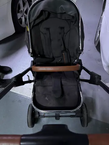 Giggles - Baby stroller with seat cover — good condition.