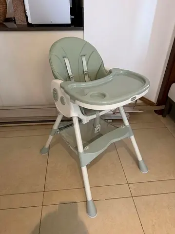 Baby feeding chair with tray - good condition