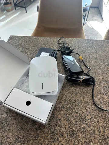 TP-Link Deco or Wi-Fi Mesh Router (white) with power adapter - good condition