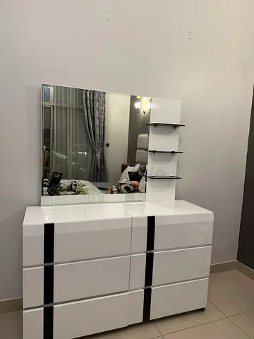 Dressing table