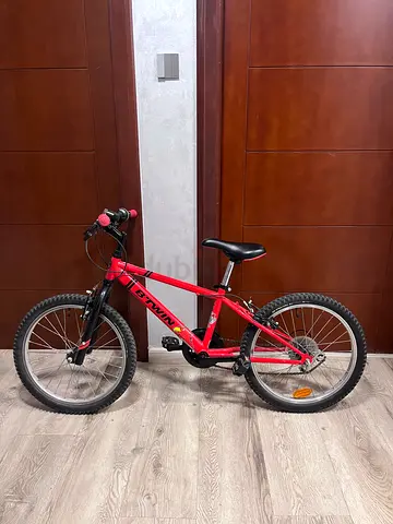 Red B'Twin Kids/Teen Mountain Bike