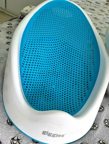 Giggles bath seat and juniors bath tub