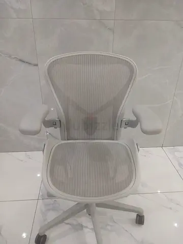For sale Herman Miller remastered chair type B excellent condition Fully Loaded